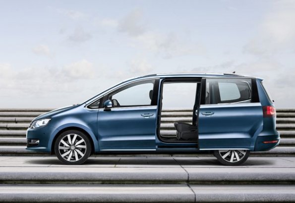 Die Seitenpartie des VW Sharan