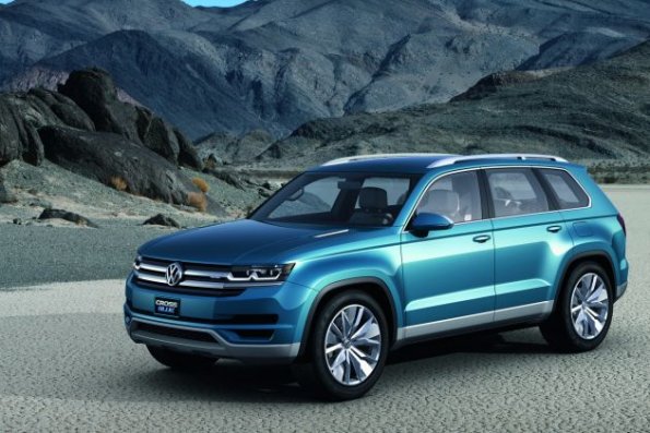 Die Front- und Seitenansicht der VW Studie Cross Blue