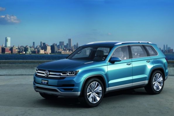 Ein Blick auf die Frontpartie der VW Studie Cross Blue