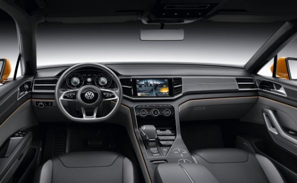 Cockpit und Armaturentafel in der VW Studie CrossBlue Coupé