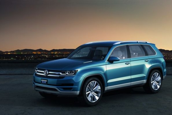 Die Front- und Seitenansicht am VW Studie CrossBlue