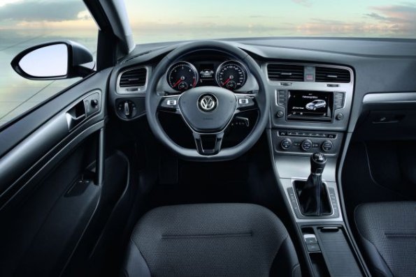 Das Cockpit in der VW Studie Golf 7 BlueMotion