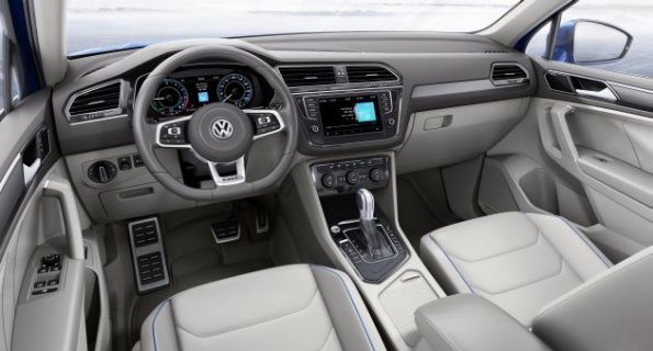 Cockpit im VW Studie Tiguan GTE 