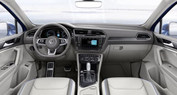 Cockpit und Armaturen in der VW Studie Tiguan GTE