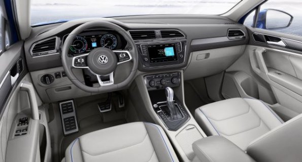 Cockpit der VW Studie Tiguan GTE