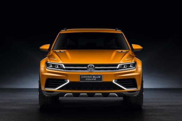 Die Fahrzeugfront der VW SUV Studie CrossBlue Coupé