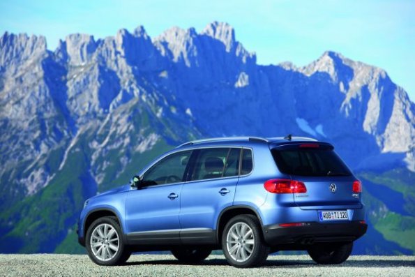 Die Seitenansicht des VW Tiguan