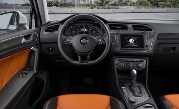 Cockpit des VW Tiguan R-Line 