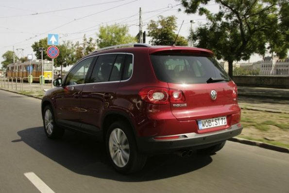 Äußerlich dem großen Bruder Touareg angelehnt: der VW Tiguan