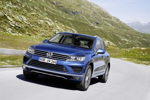 Die Fahrzeugfront am VW Touareg