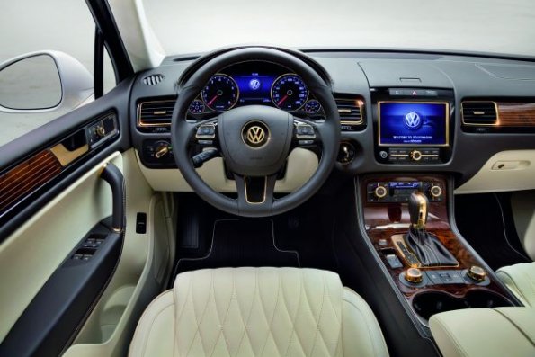 Das Cockpit und die Armaturentafel im VW Touareg Gold Edition