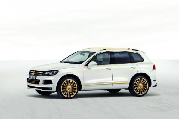 Die Seitenansicht des VW Touareg Gold Edition