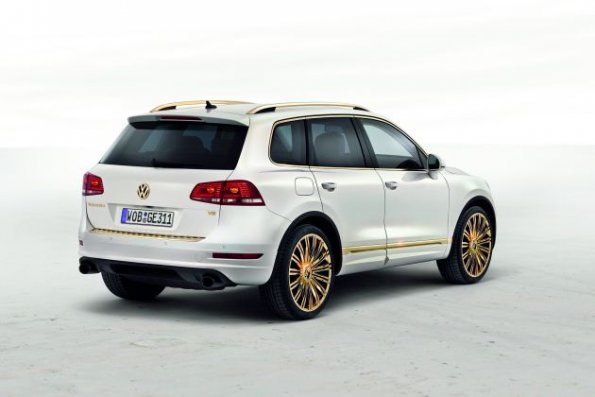 Heck- und Seitenansicht des VW Touareg Gold Edition