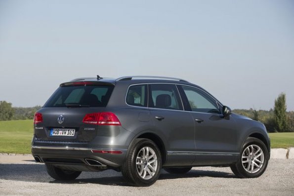 Heck- und Seitenpartie des VW Touareg Hybrid 