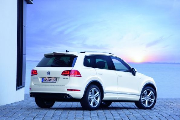 Heck- und Seitenansicht des VW Touareg R-Line