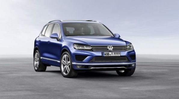 Front- und Seitenpartie des VW Touareg 