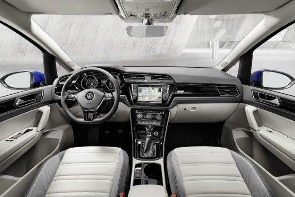 Cockpit und Armaturen im VW Touran