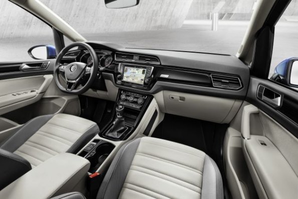 Cockpit des VW Touran