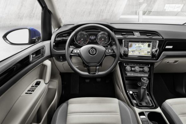 Cockpit im VW Touran