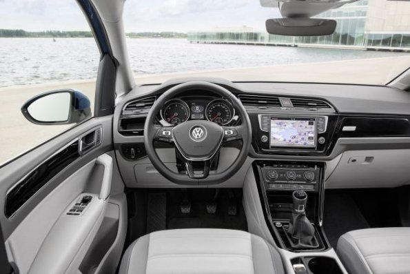 Das Cockpit im VW Touran