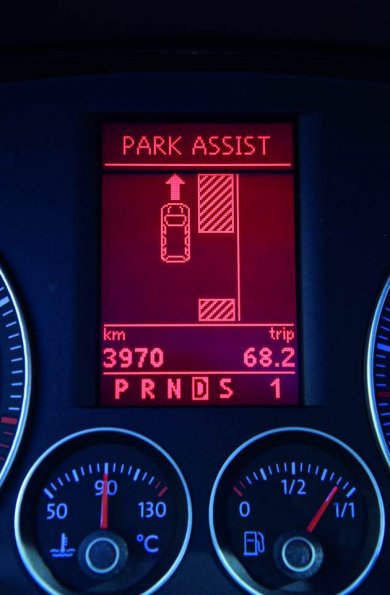  Parkassistent (PLA) „Park Assist“ im Volkswagen Touran 