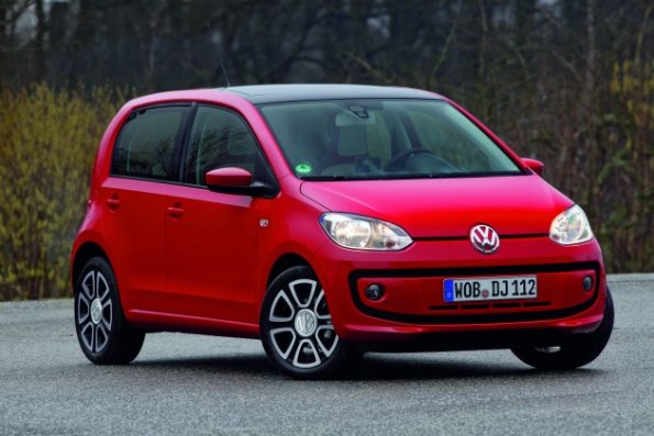 Die Front- und Seitenansicht des VW up! Viertürer