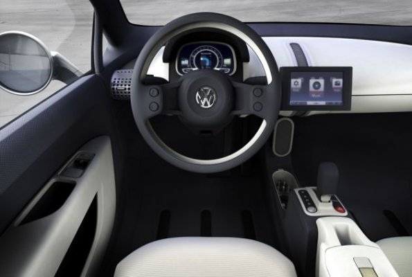 Ein Blick ins Cockpit des VW up: Touchscreen statt Knöpfe