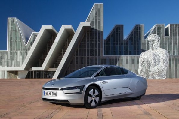 Front- und Seitenpartie des VW XL1