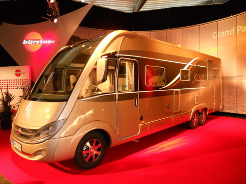 Brstner legt zwei neue Reisemobil-Baureihen auf